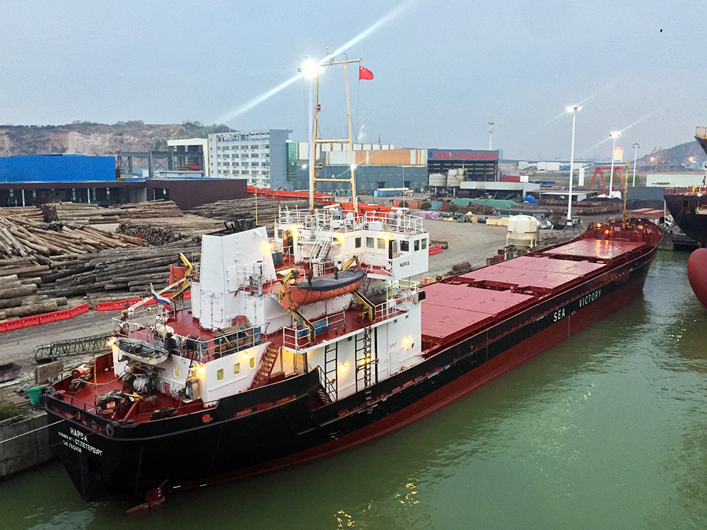 MV Narva alongside during cargo operations